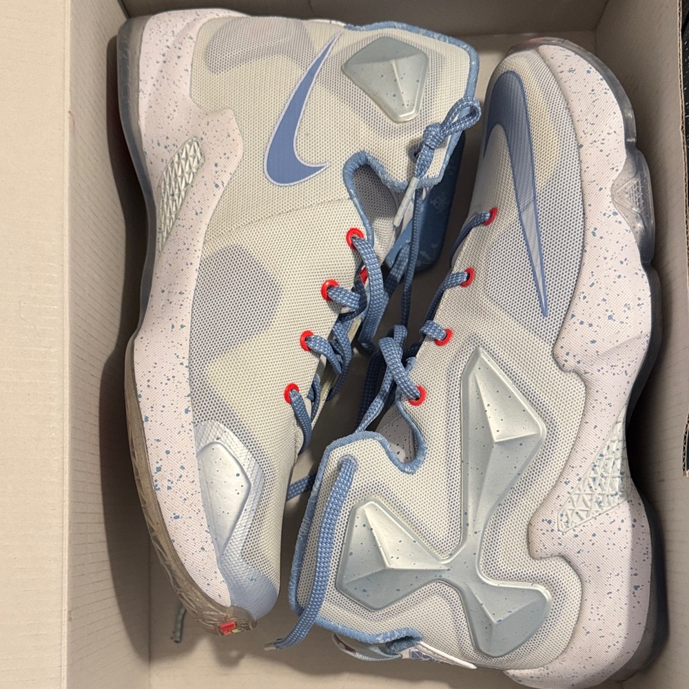 Nike LeBron XIII “Christmas” gs